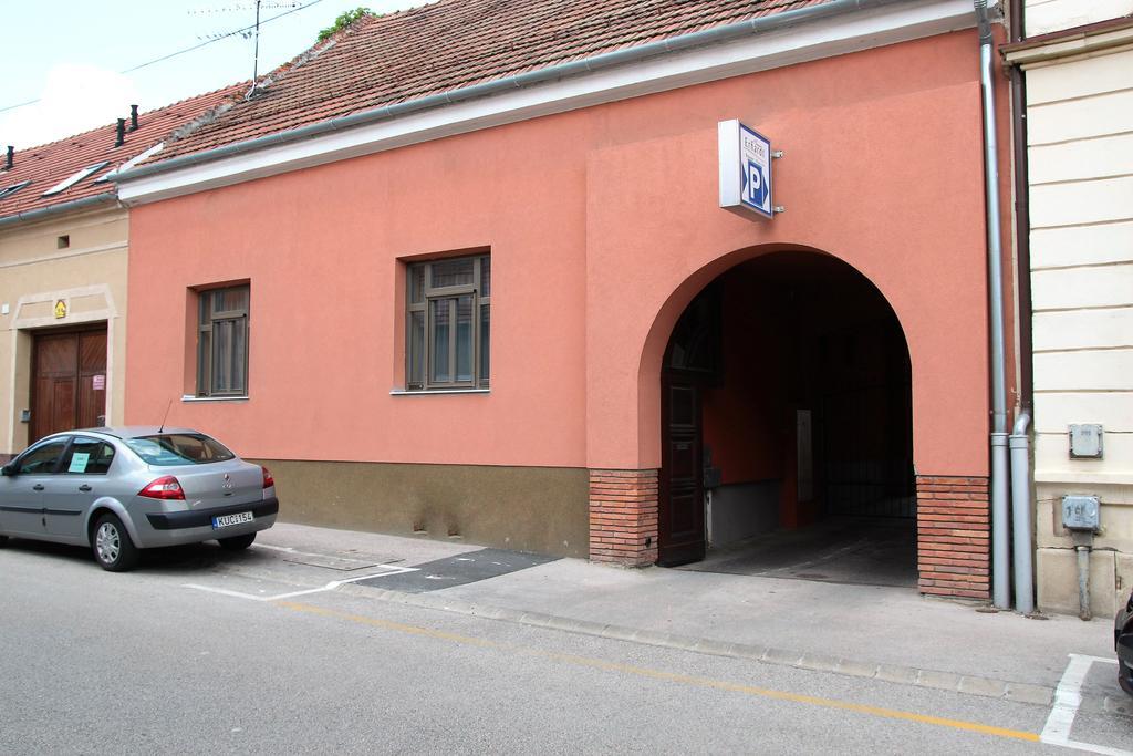 Erhardt Superior Rooms Sopron Luaran gambar