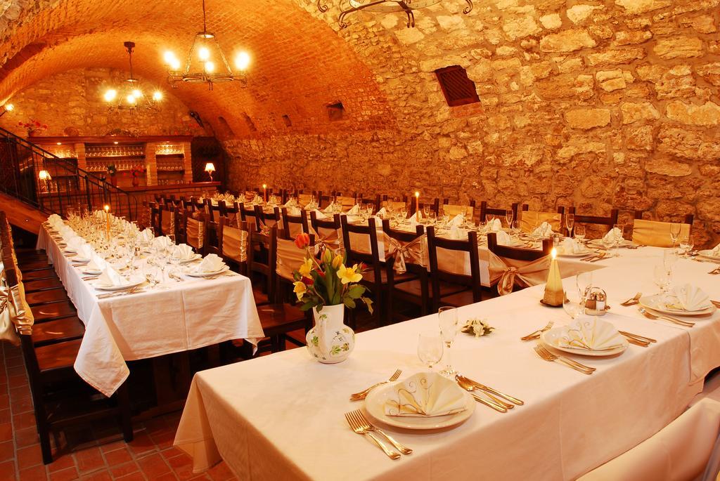 Erhardt Superior Rooms Sopron Luaran gambar